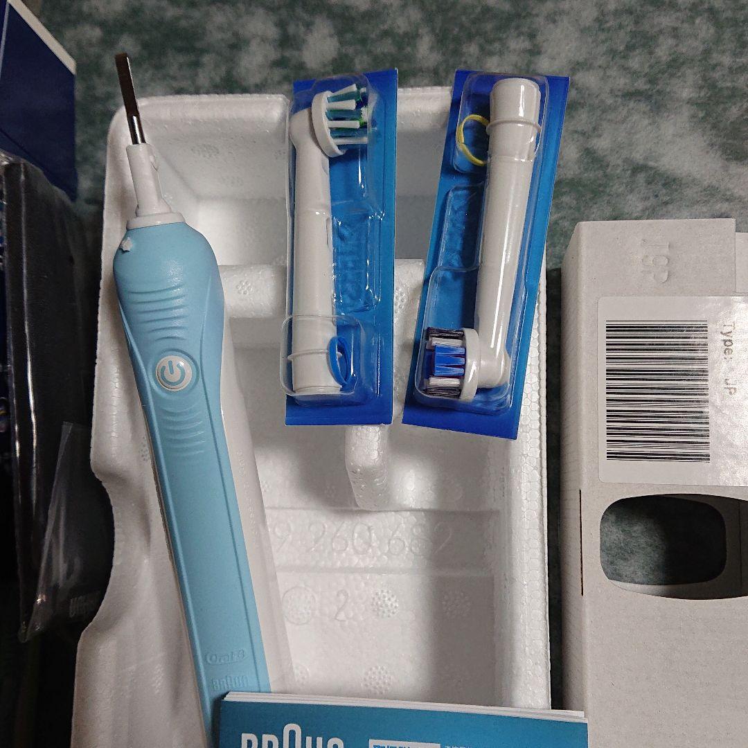 電動歯ブラシ　新品　Oral−B D165231UAWN