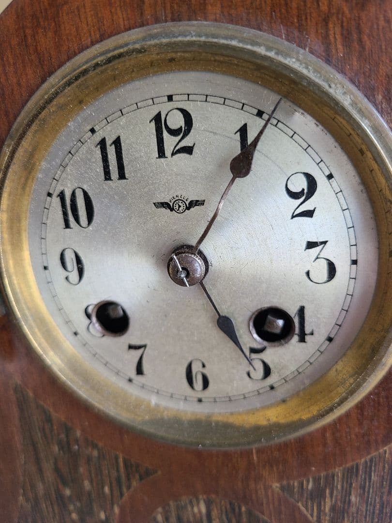 ドイツ(kienzle)キンツレのアンティークなマンラル時計 ゼンマイ式の置時計