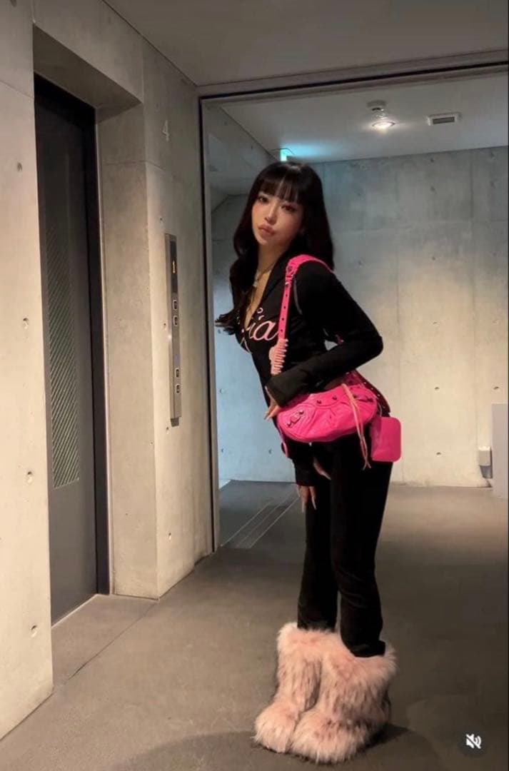 YELLO ピンクファーロングブーツ