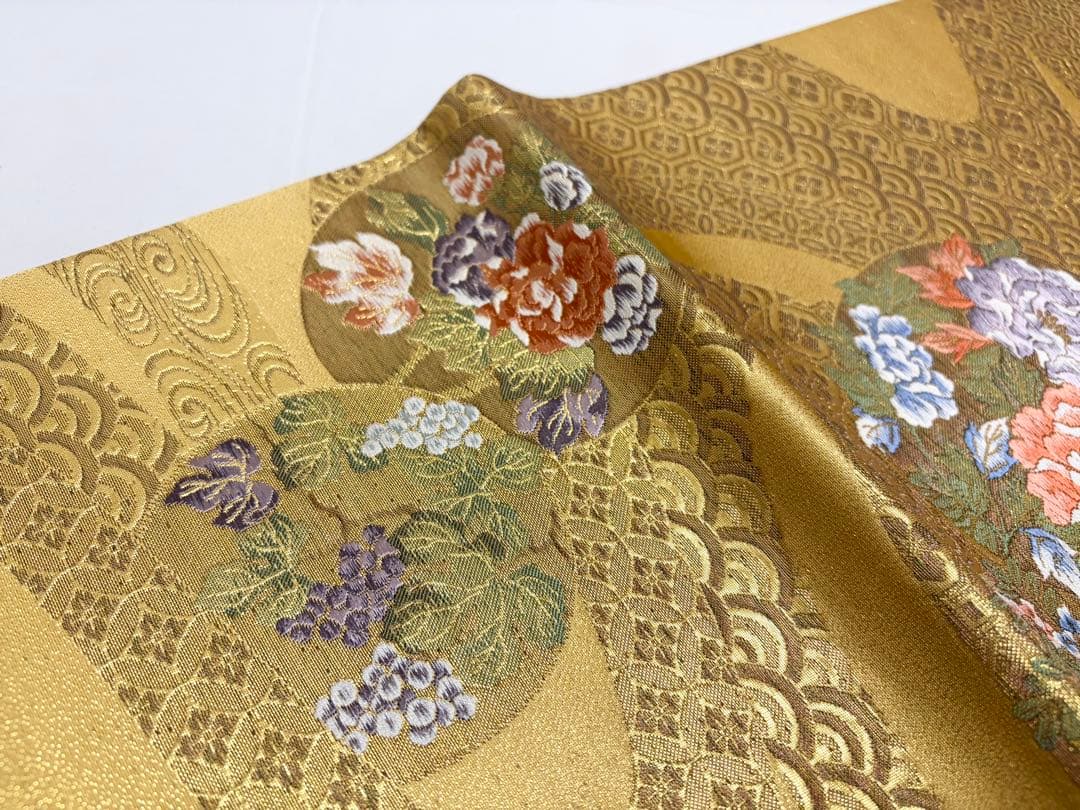 A5美品 花々 流水 葡萄 唐草唐花 華文 七宝 青海波 金糸 正絹 六通 袋帯