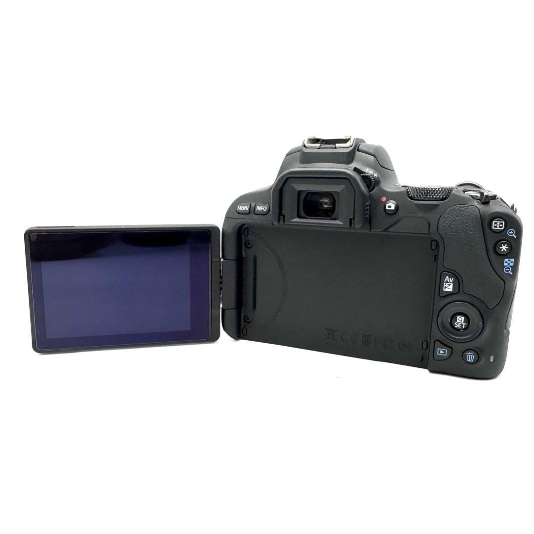 ほぼ新品 CANON EOS kiss x9 ダブルズームキット キャノン