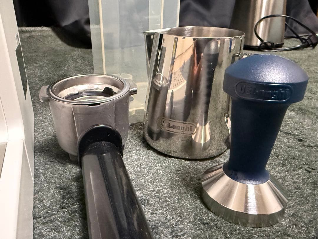 DeLonghi デロンギ エスプレッソマシン ECP3220J-W おまけ付き