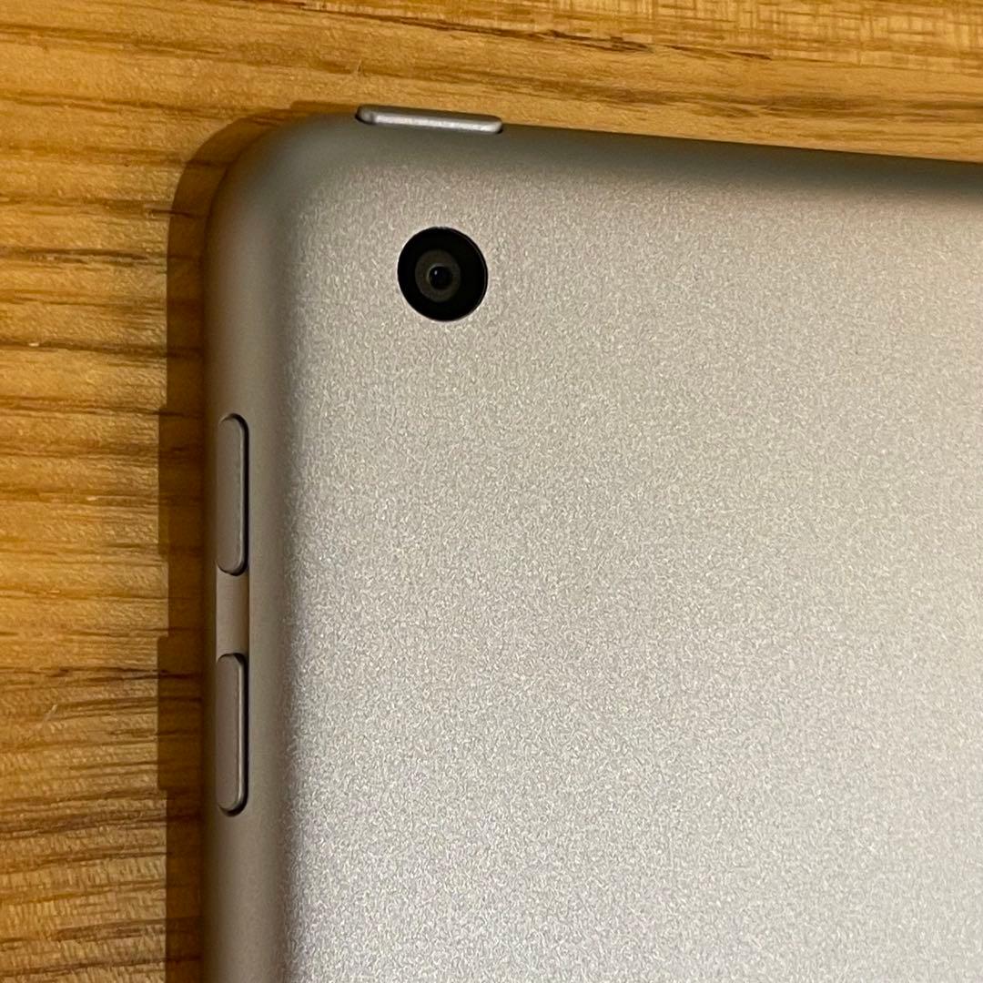 iPad シルバー A1822 第5世代　32GB wi-fiモデル