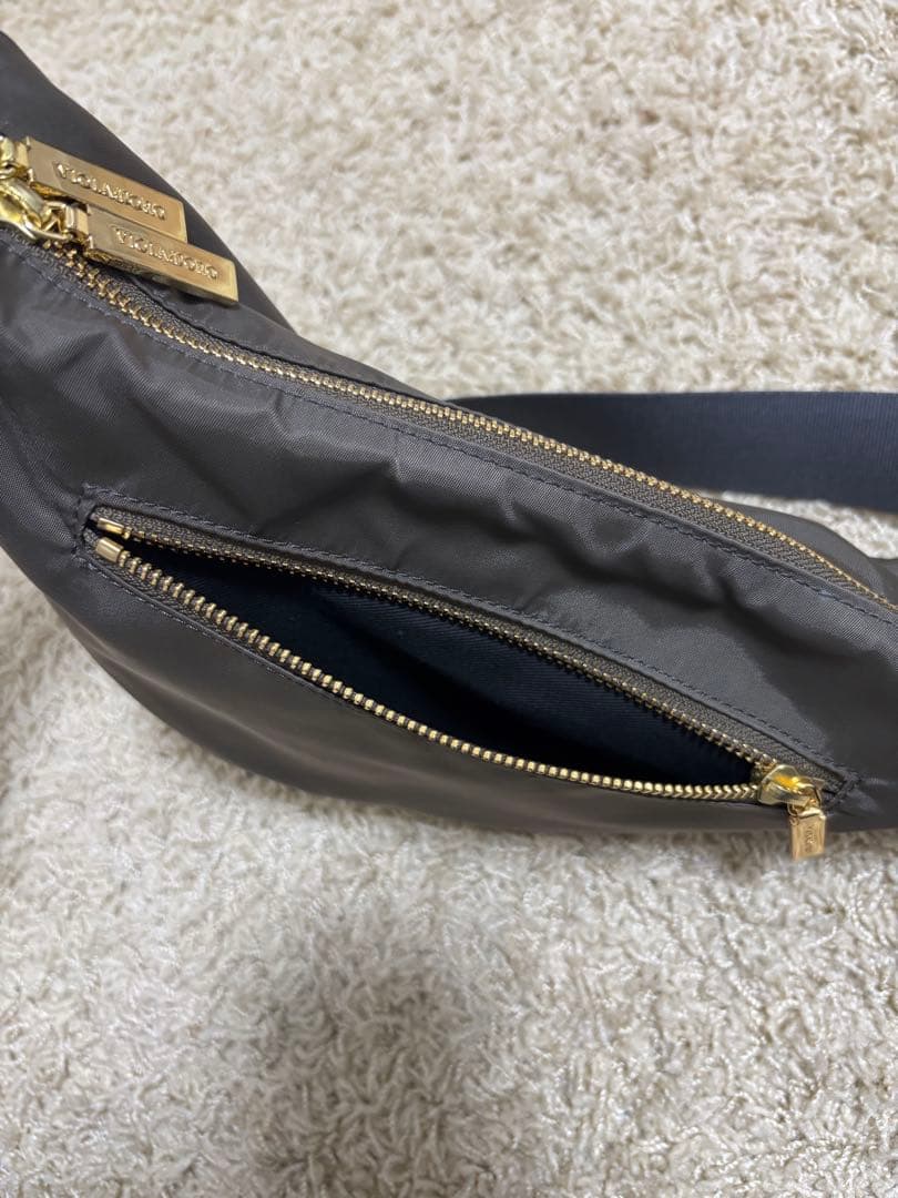 ヴィオラドーロ ボディバッグ レディース カーキ