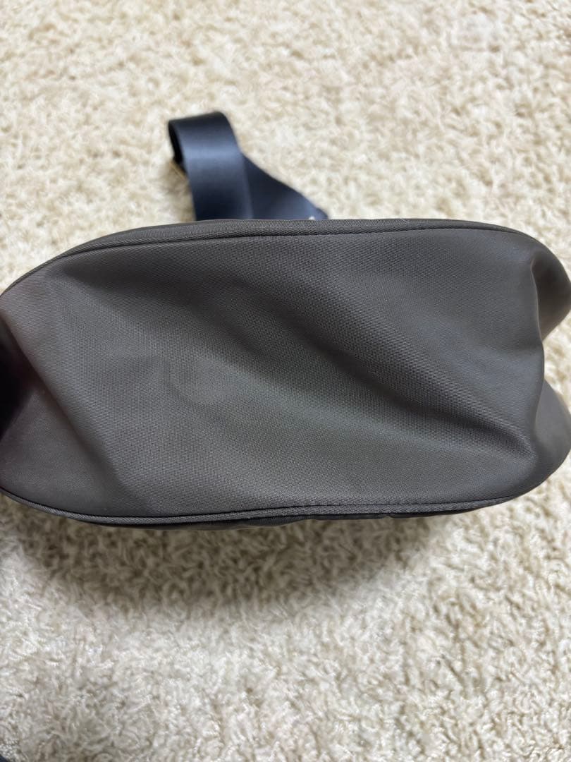 ヴィオラドーロ ボディバッグ レディース カーキ