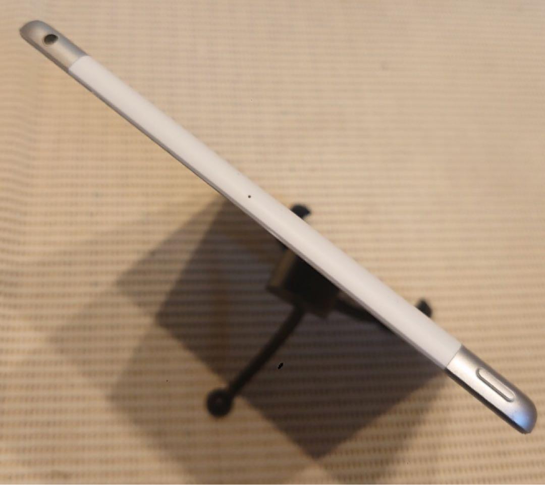 完動品SIMフリーiPad第8世代(A2429)本体32GB送料込04545