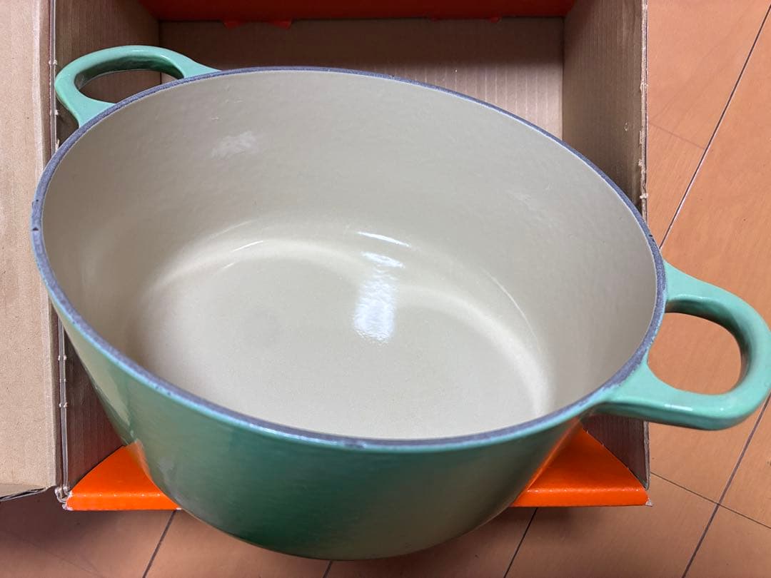 ル・クルーゼ Le Creuset　22cm　両手鍋　ローズマリー