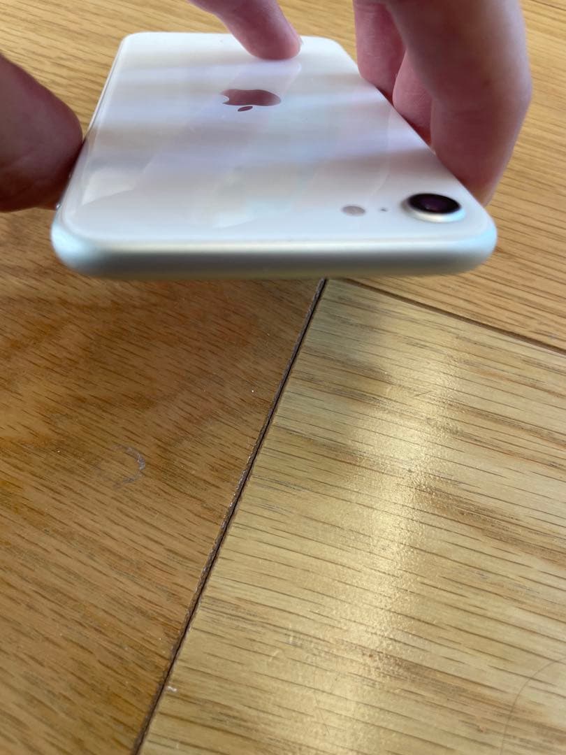 Apple iPhone SE (第2世代) ホワイト　バッテリー90%