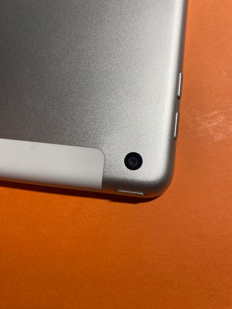 【訳あり】Apple iPad 第6世代　シルバー 本体