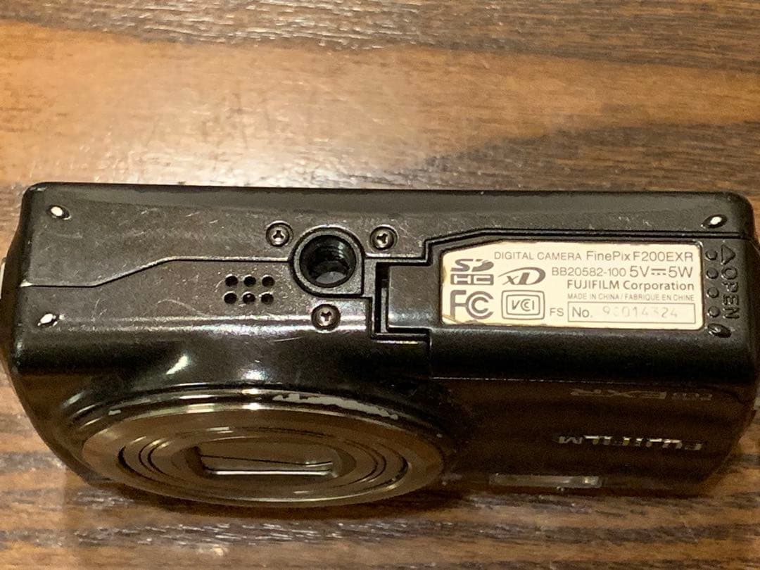 FUJIFILM フジフィルム FinePix F200EXR コンデジ