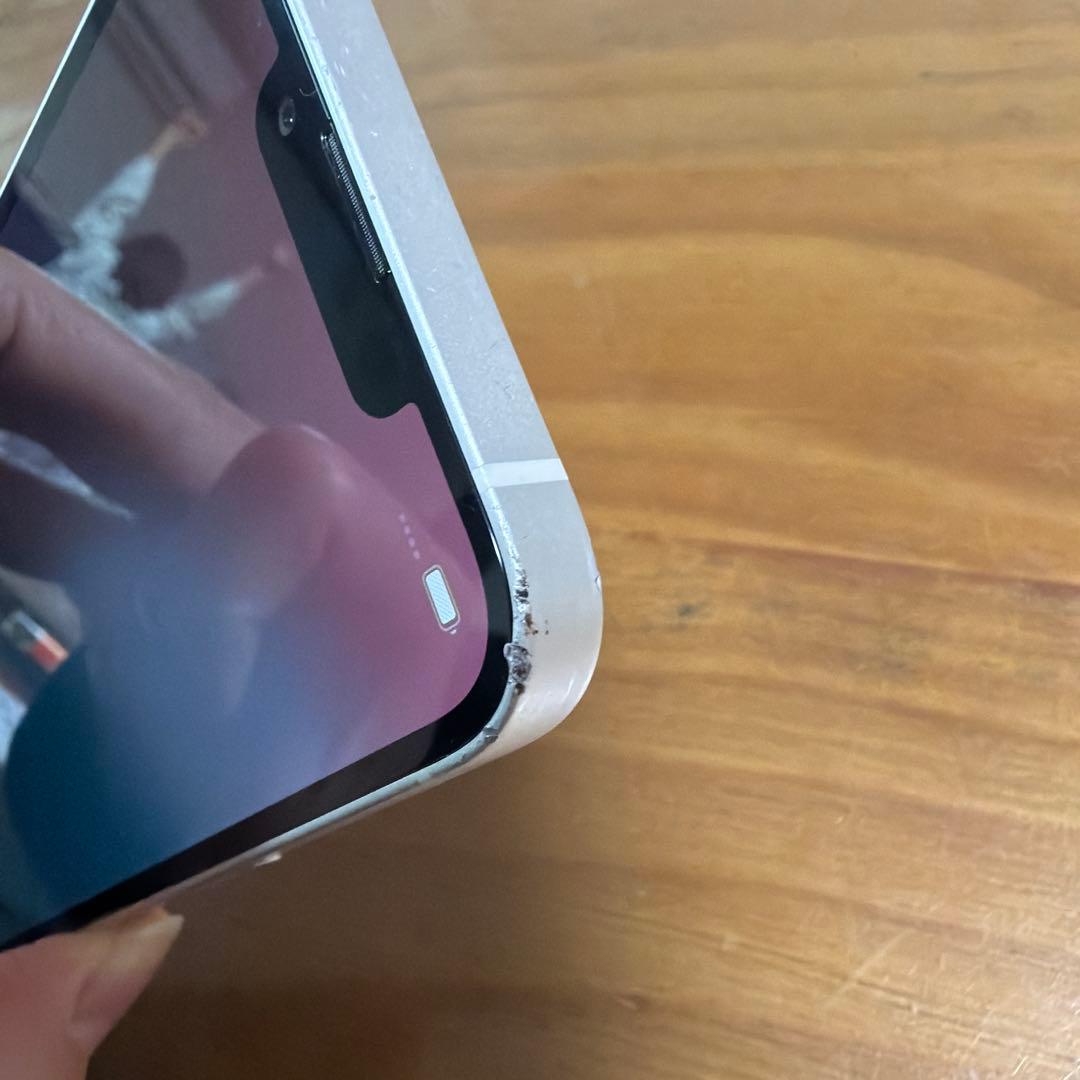 iPhone13とイヤフォン