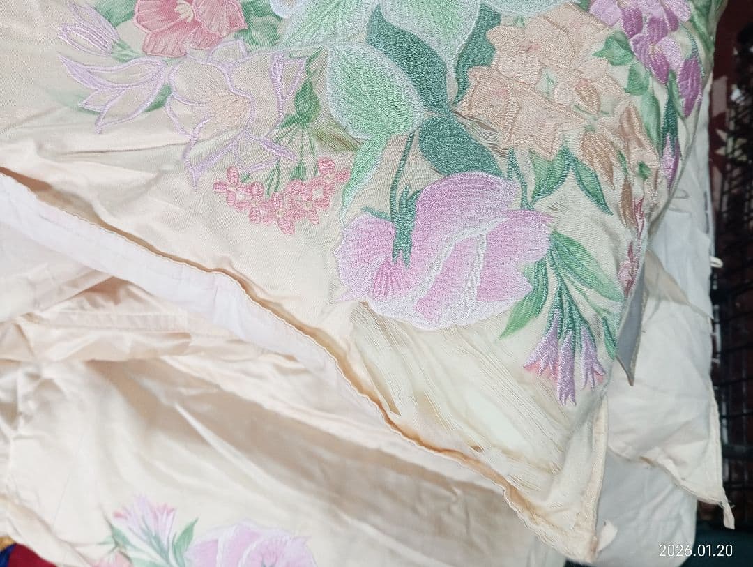 羽毛掛け布団　丸八真綿販売ソワリー 刺繍入り ダブルサイズ　絹仕様　ダウン90%