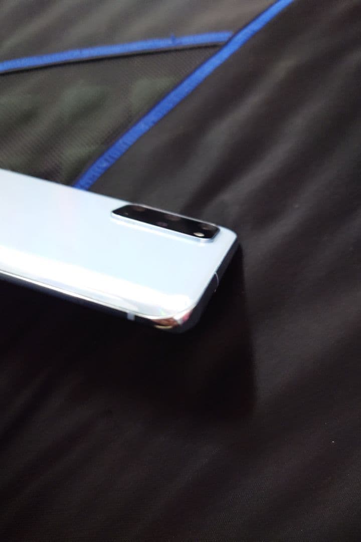 Samsung Galaxy S20 plus ホワイト 画面にひびあり