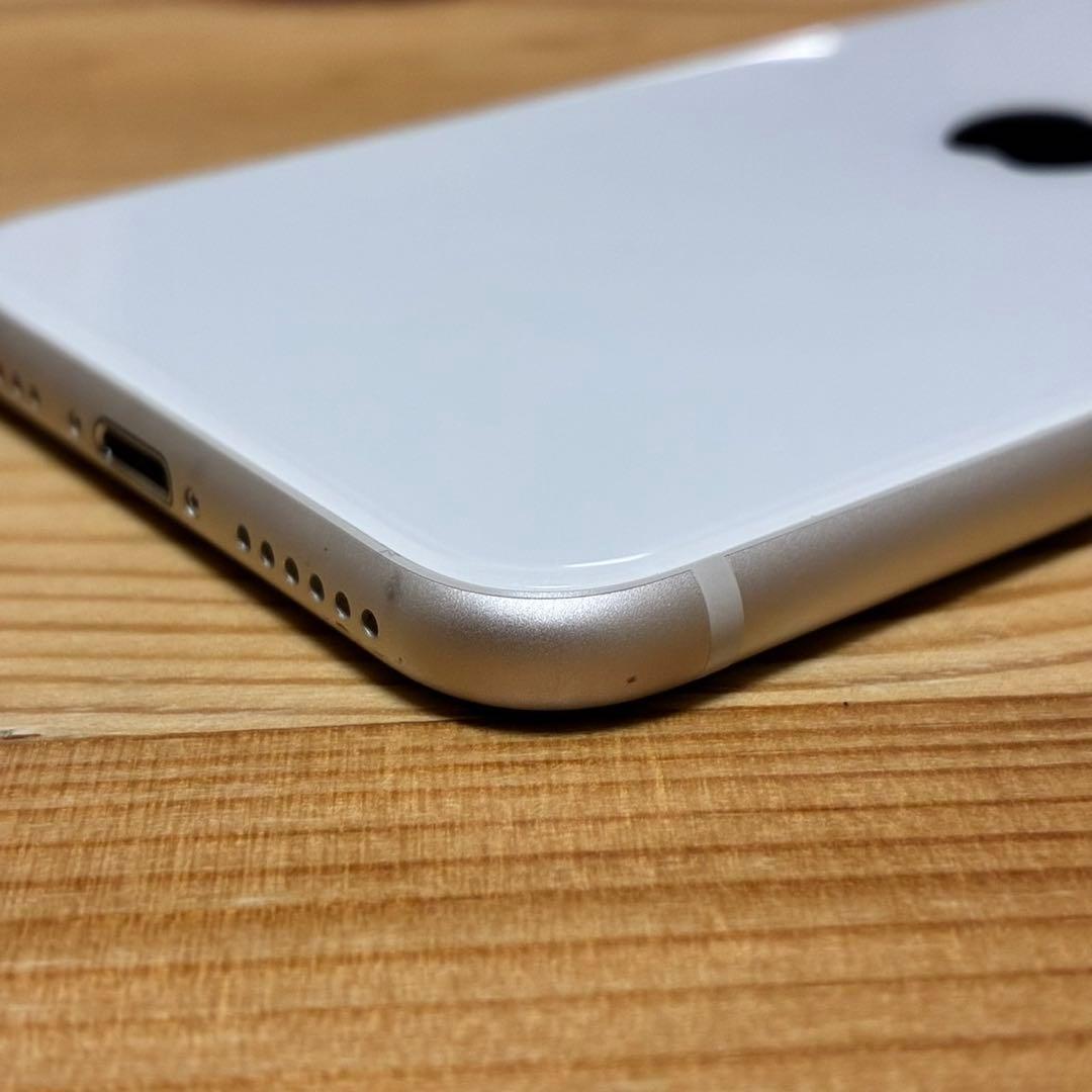 t*2様 バッテリー新品　iPhoneSE第3世代64GB SIMフリー　美品