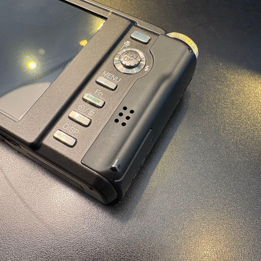 美品　RICOH R10 ブラック コンパクトデジタルカメラ