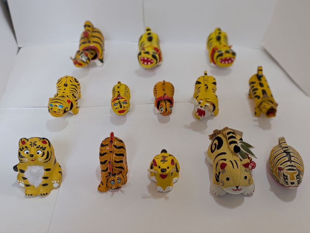 郷土玩具、張子の虎、首振り虎、竹製虎、縮緬製虎、木版手染虎、置物、13体、箱無