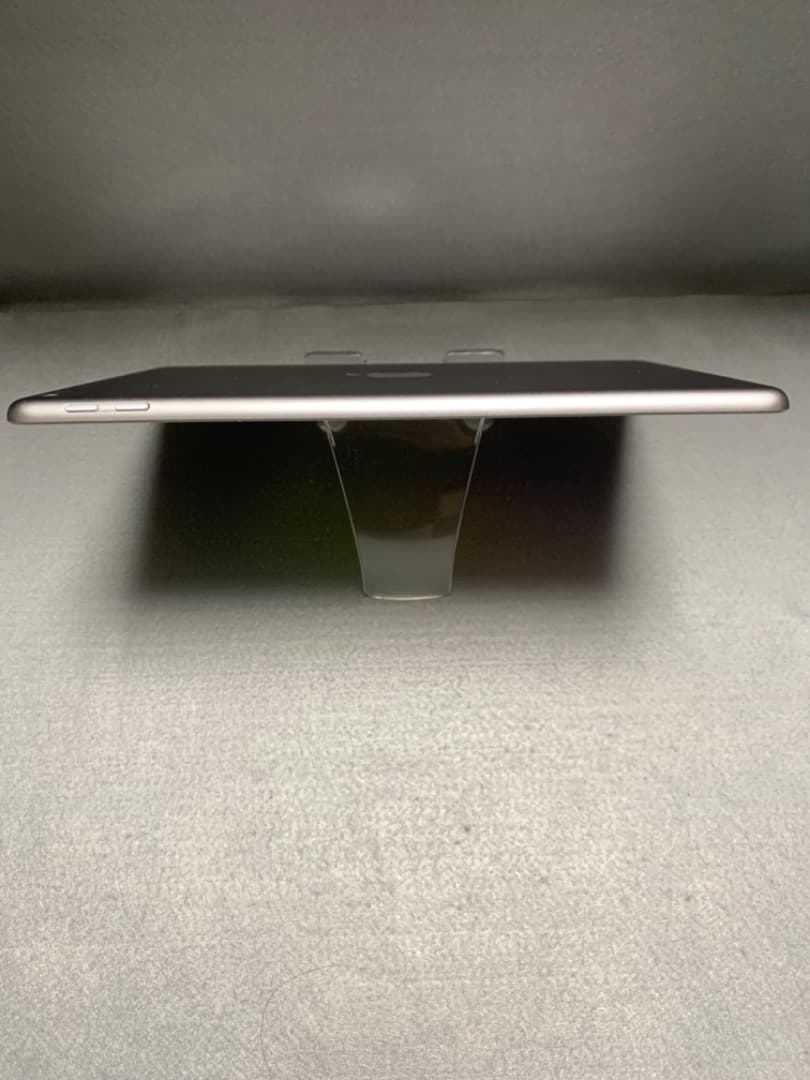 美品 国内版 WiFi版 iPad 第5世代 128GB スペースグレー色