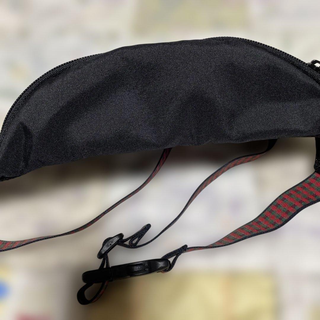 ファミリア　ボディバッグ