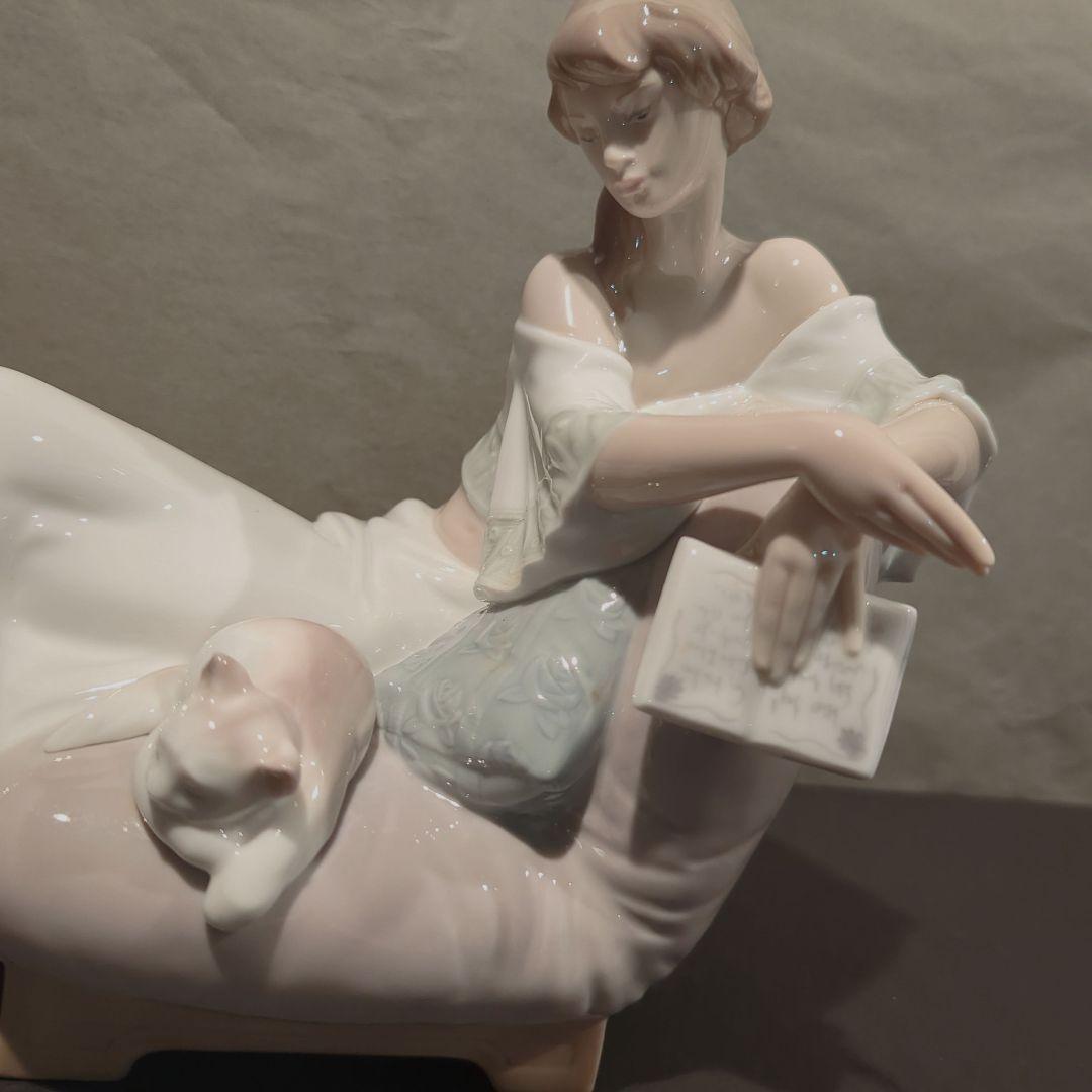 ♢LLADRO♢リヤドロ　 NO.6768　 読書のお供 　　女性と猫　読書