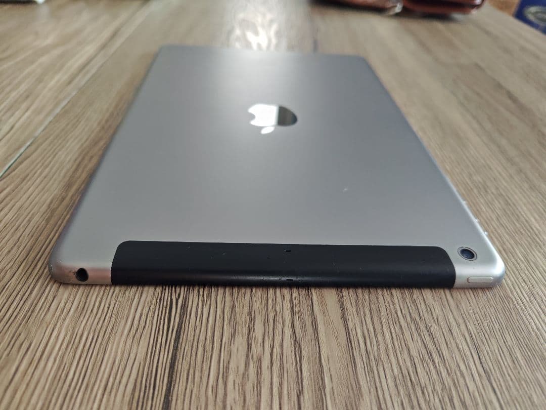 美品 iPadair2 64GB