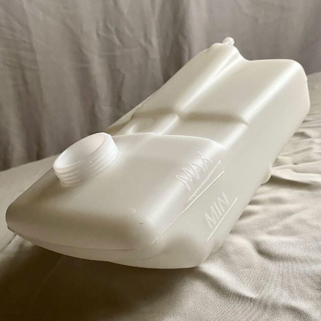 c*e様 ボルボ240 社外品 新品 リザーバータンク 75kPsキャップ セッ