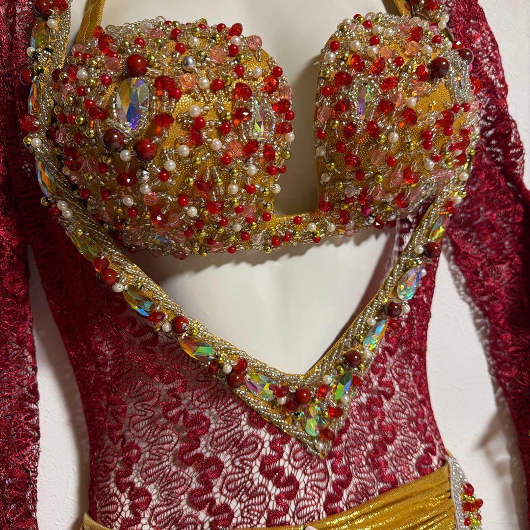 赤いビーズ装飾ベリーダンスセットアップ