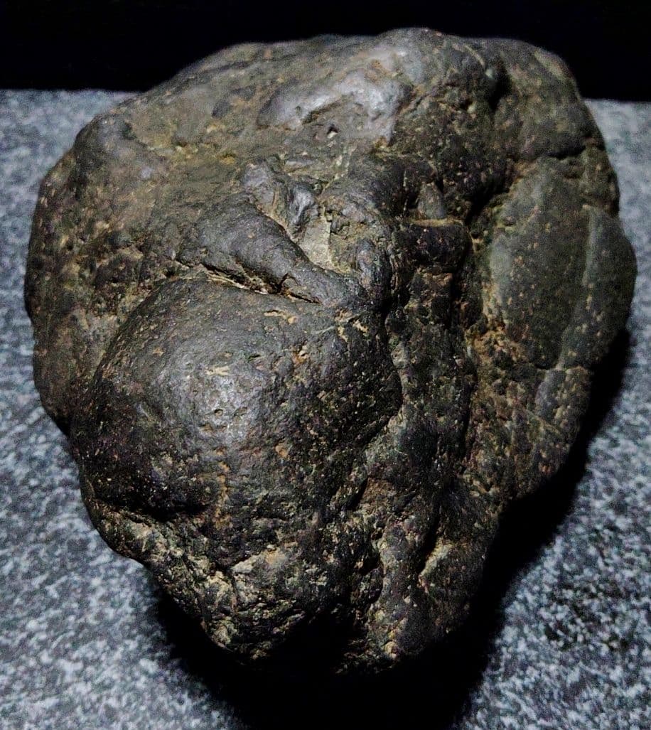 ★マグネタイト原石★本宿コールドロン転石【川ズレ・ウブ特大2676ｇ】