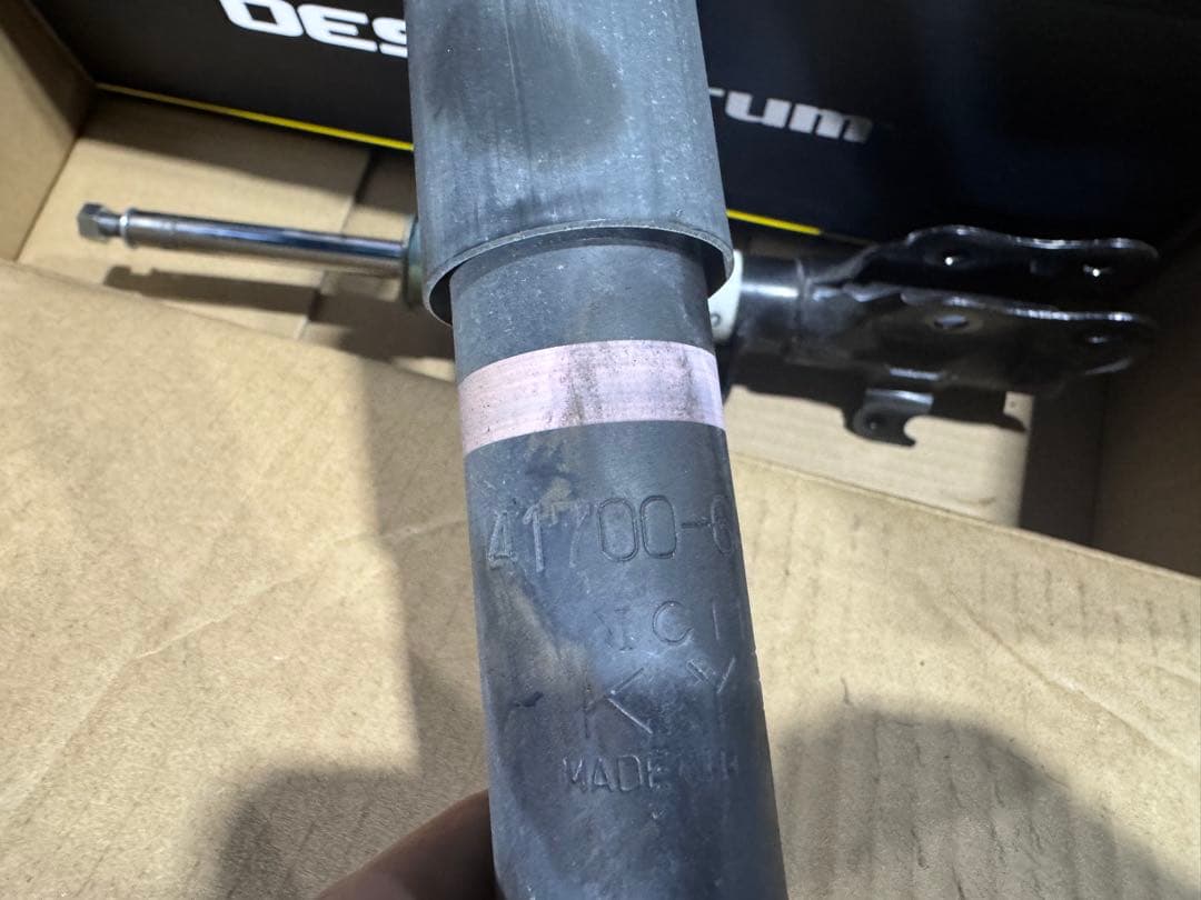 エブリィショックアブソーバー純正　中古4本セット