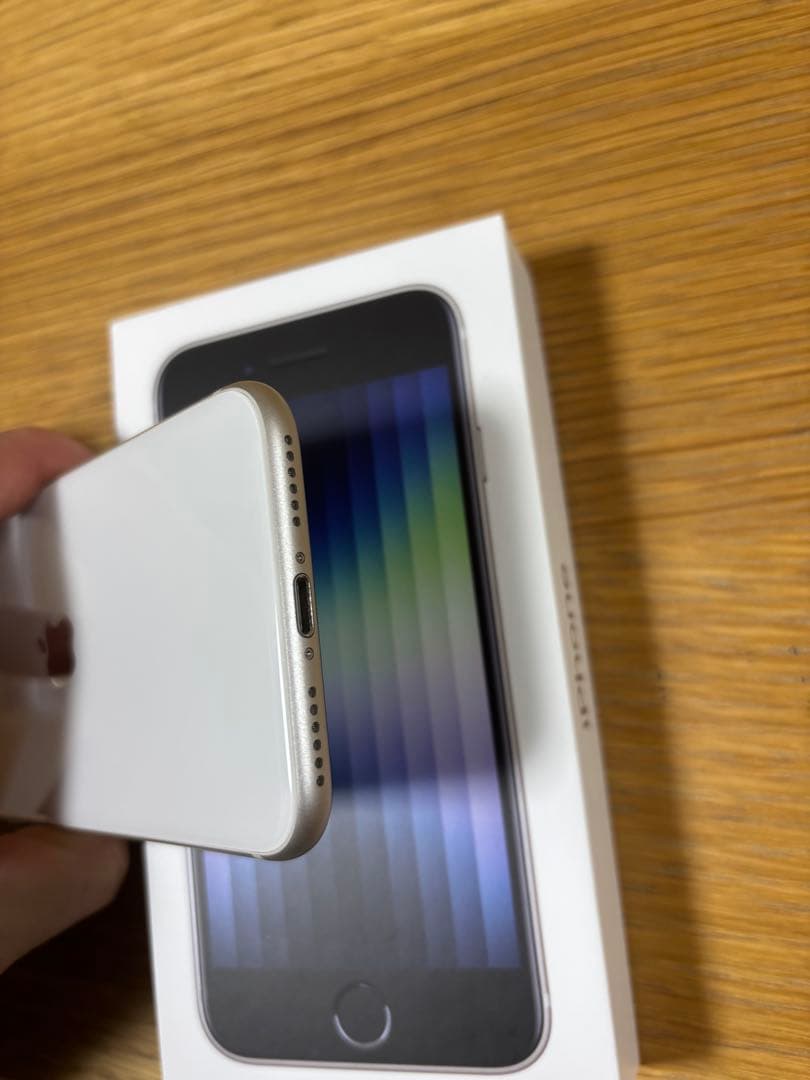iPhone SE (第3世代) 64gb スターライト 本体