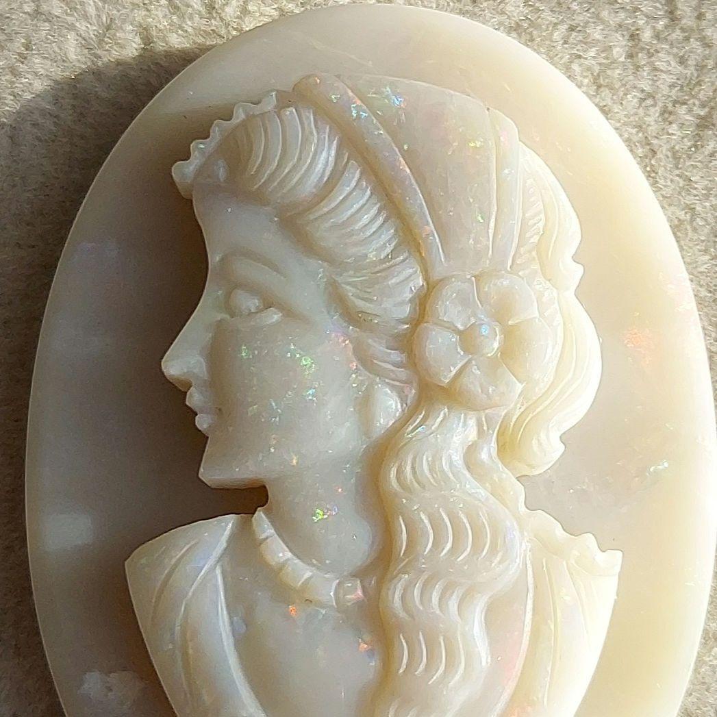 オパール　女性　カメオ　ルース