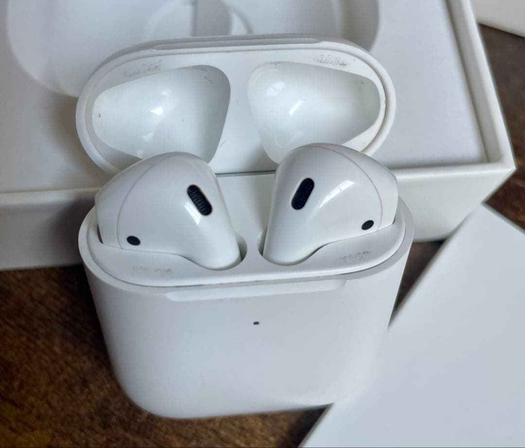 Apple AirPods 本体 充電ケース付き・箱付き