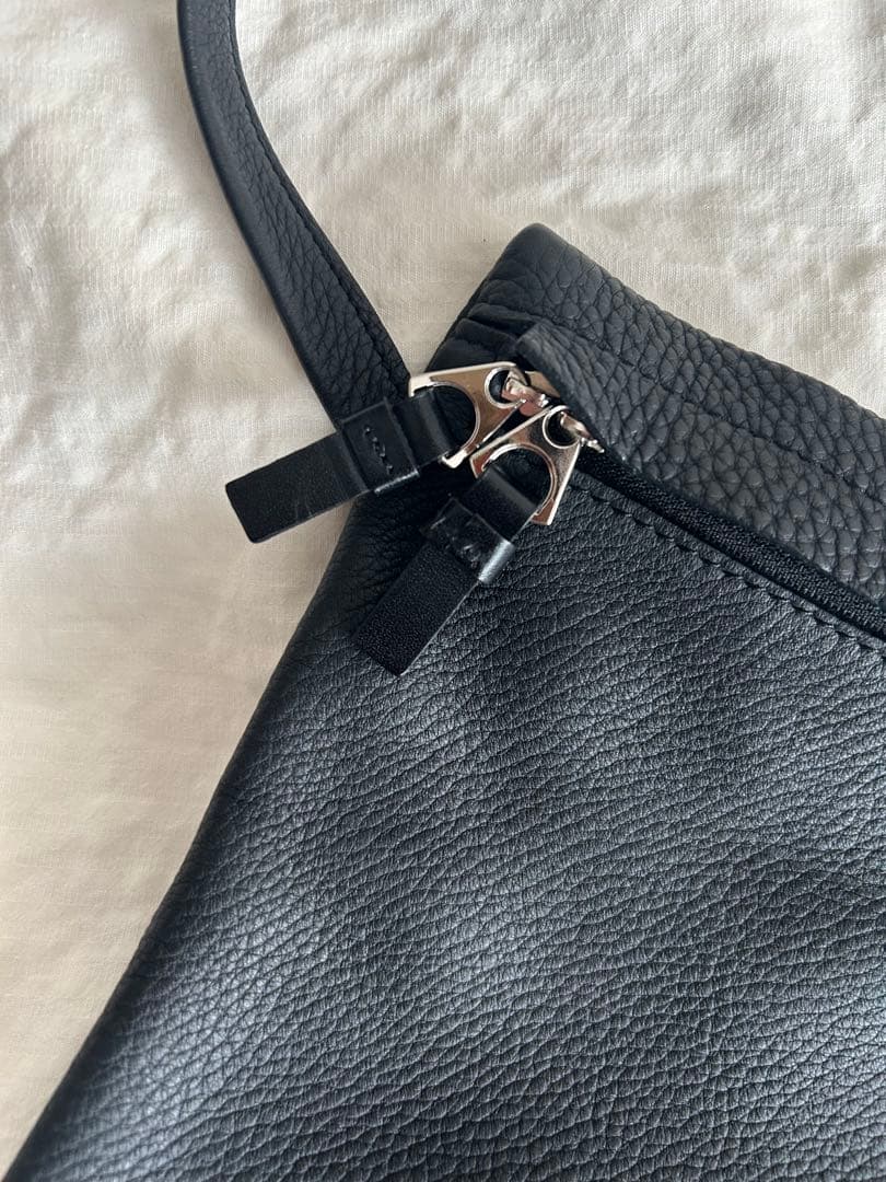 LA PEAU DE GEM× ITTI レザーショルダーバッグ