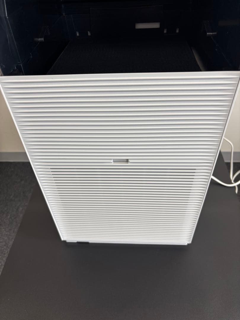 【ほぼ新品】DAIKIN ダイキン　空気清浄機 MCK70ZE2-W