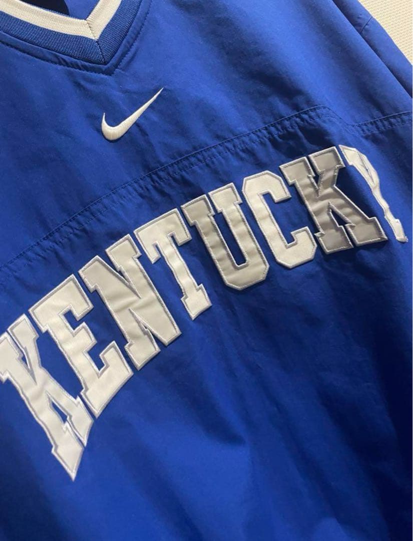 ナイロンプルオーバー