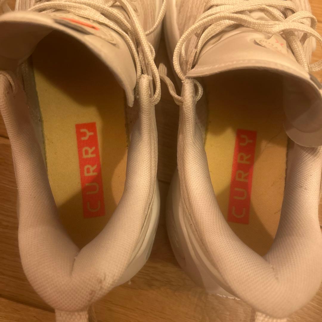 CURRY12 エアクッション付きホワイトスニーカー