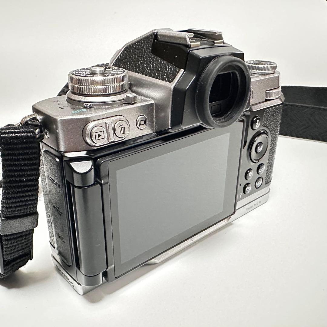 Nikon Zfc 28/2.8 SE Kit SmallRig グリップ付