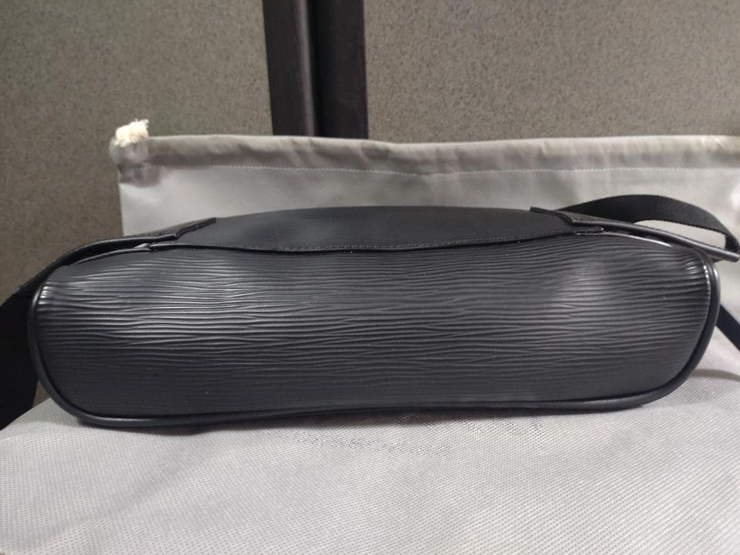 Vivienne Westwoon　バッグ· ボディバッグ　フロウ黒