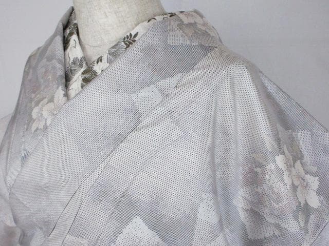 新古品！白大島紬＊７マルキ＊本場大島紬＊色紙文＊着物＊１５９ｃｍ＊裄６３