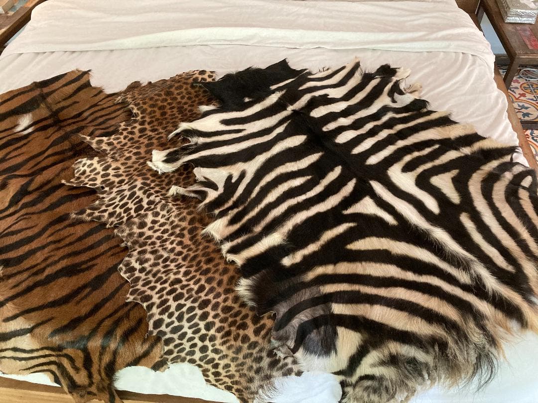 ヤギ皮　ヒョウ柄加工ラグマット