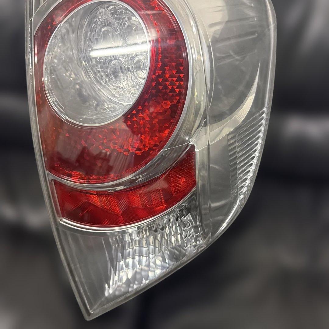 トヨタアクア NHP10 純正 右 テールランプ