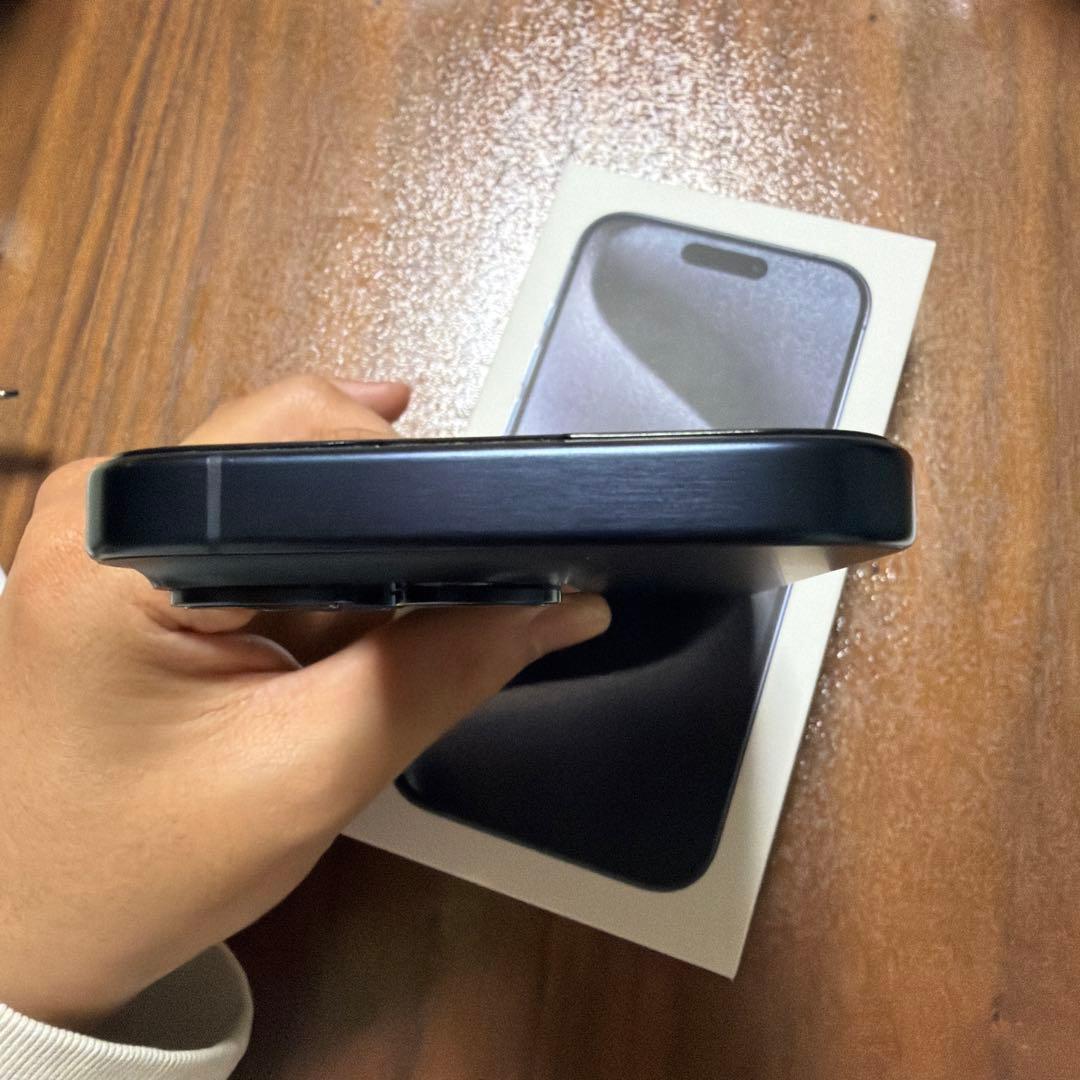 iPhone 15 Pro ブルーチタニウム 256GB SIMフリー