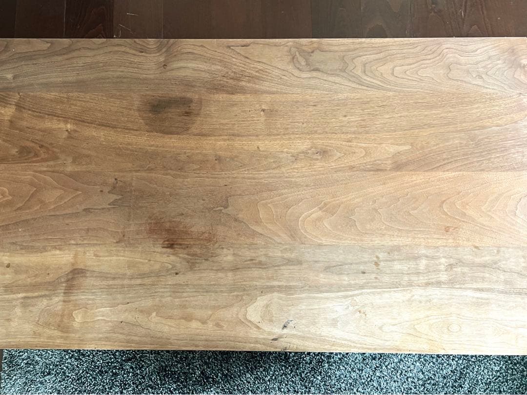 マスターウォール　リビングテーブル