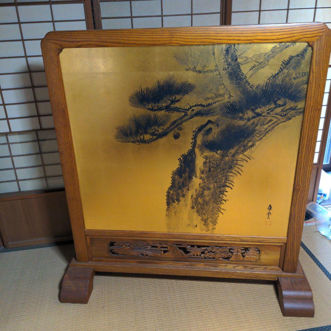 松の絵画付き金の衝立