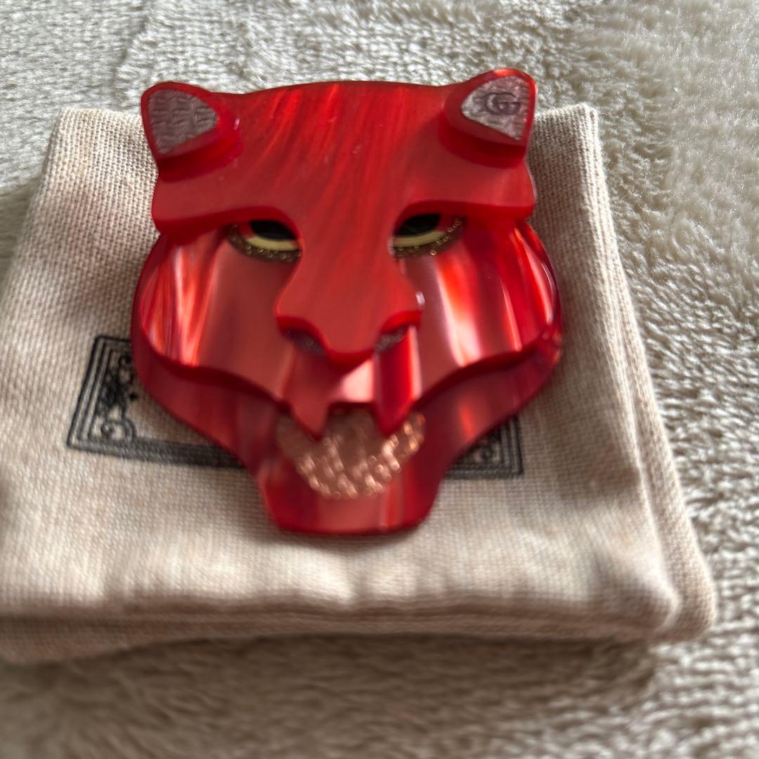 激レア　GUCCI レッド　虎　タイガー　ブローチ
