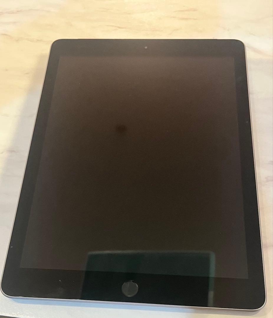 Apple iPad 第6世代(2018)シルバー 本体