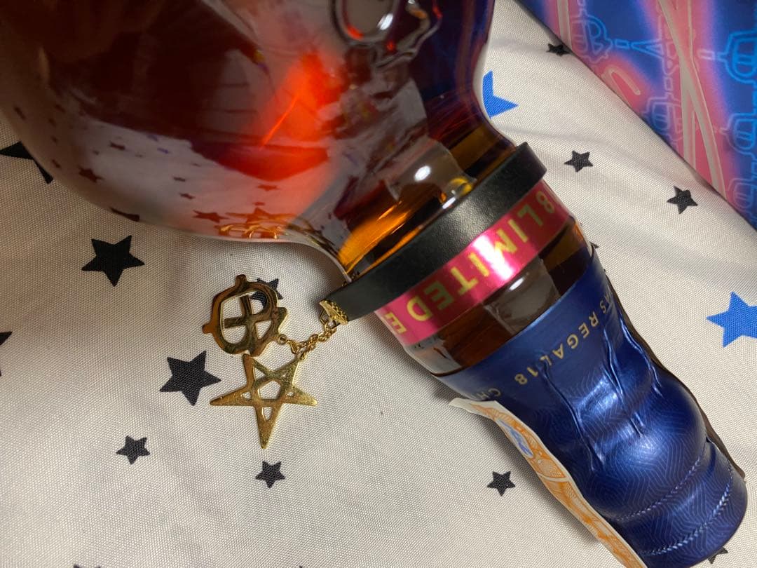 BLACKPINK LISA x Chivas Regal限定コラボチャーム付き