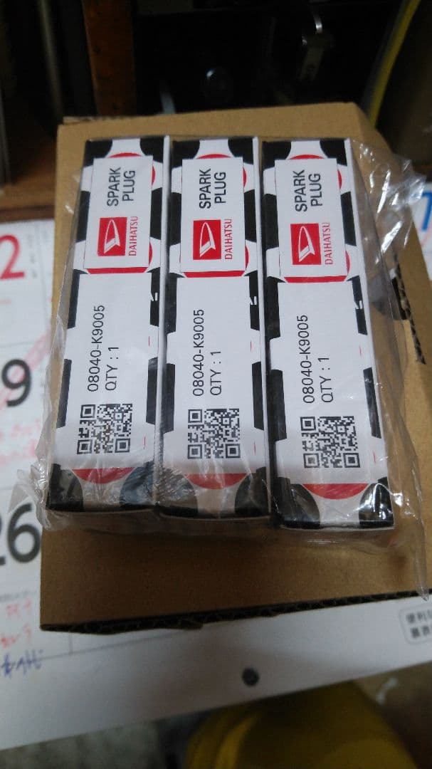ダイハツ純正品　イグニッションコイル３本　プラグ３本　セット　新品