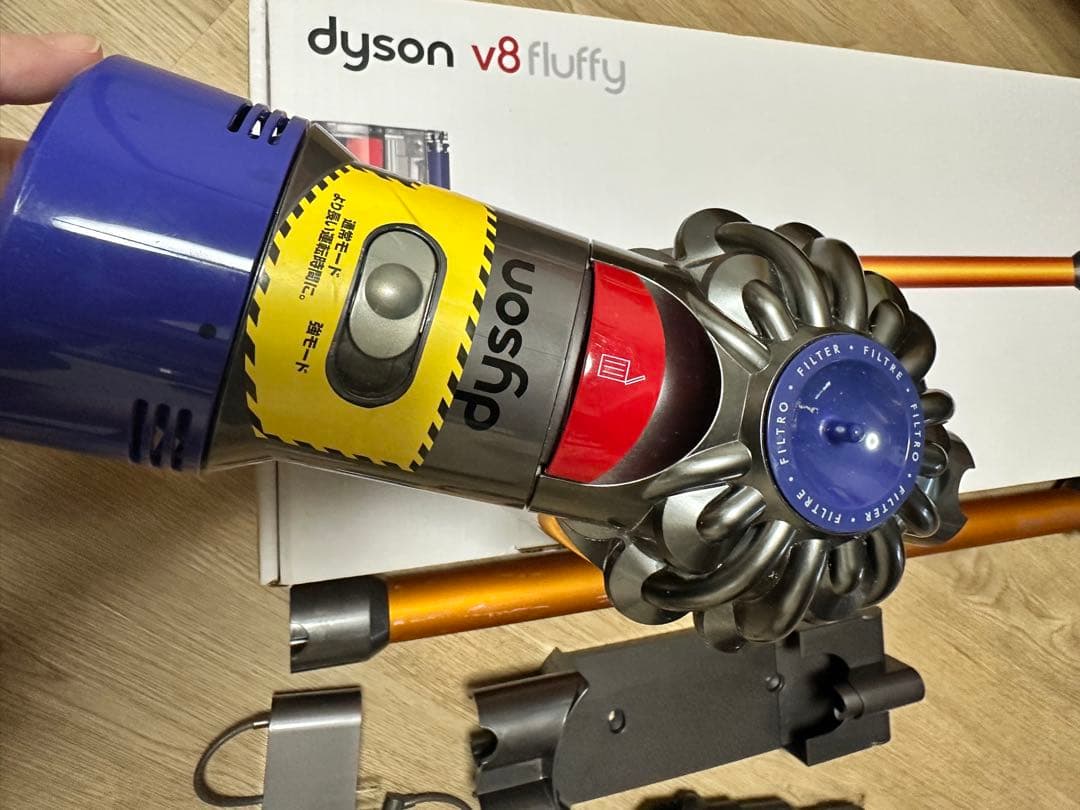 dyson❣v8❣fluffy‼ダイソンV8❣コードレス掃除機‼メルカリ便発送❣