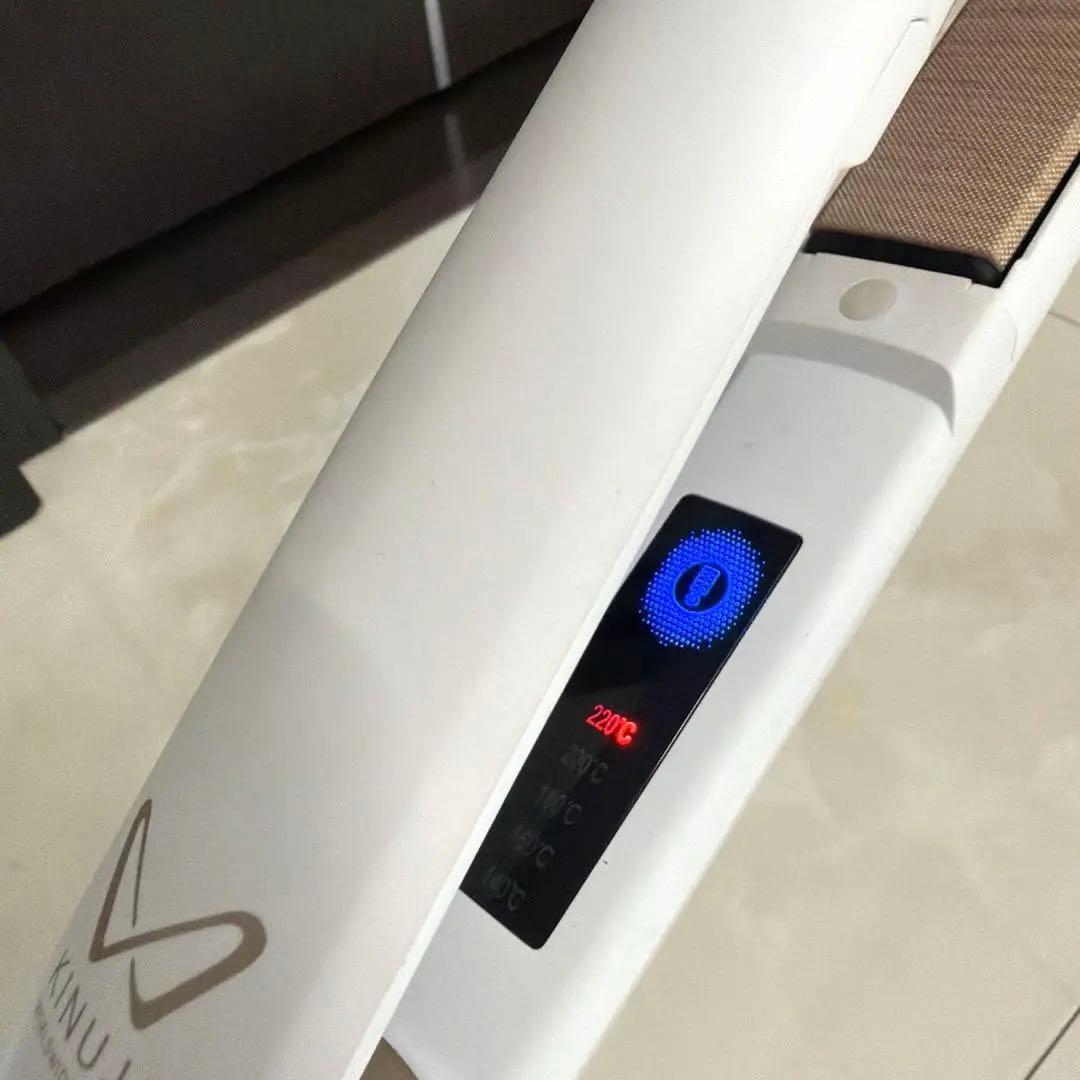 美品！KINUJO WORLDWIDE MODEL ストレートアイロン　白