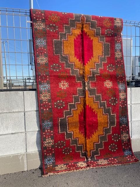 アンティークカフカズデザインのアフガニスタンバルーチラグ 187x103 cm